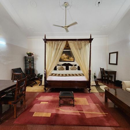 Hotel Royal Ark - Касаули Екстериор снимка