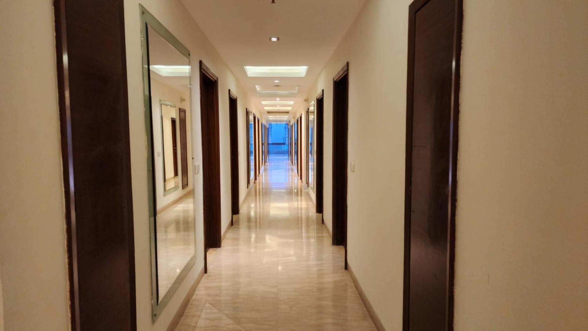 Hotel Royal Ark - Касаули Екстериор снимка