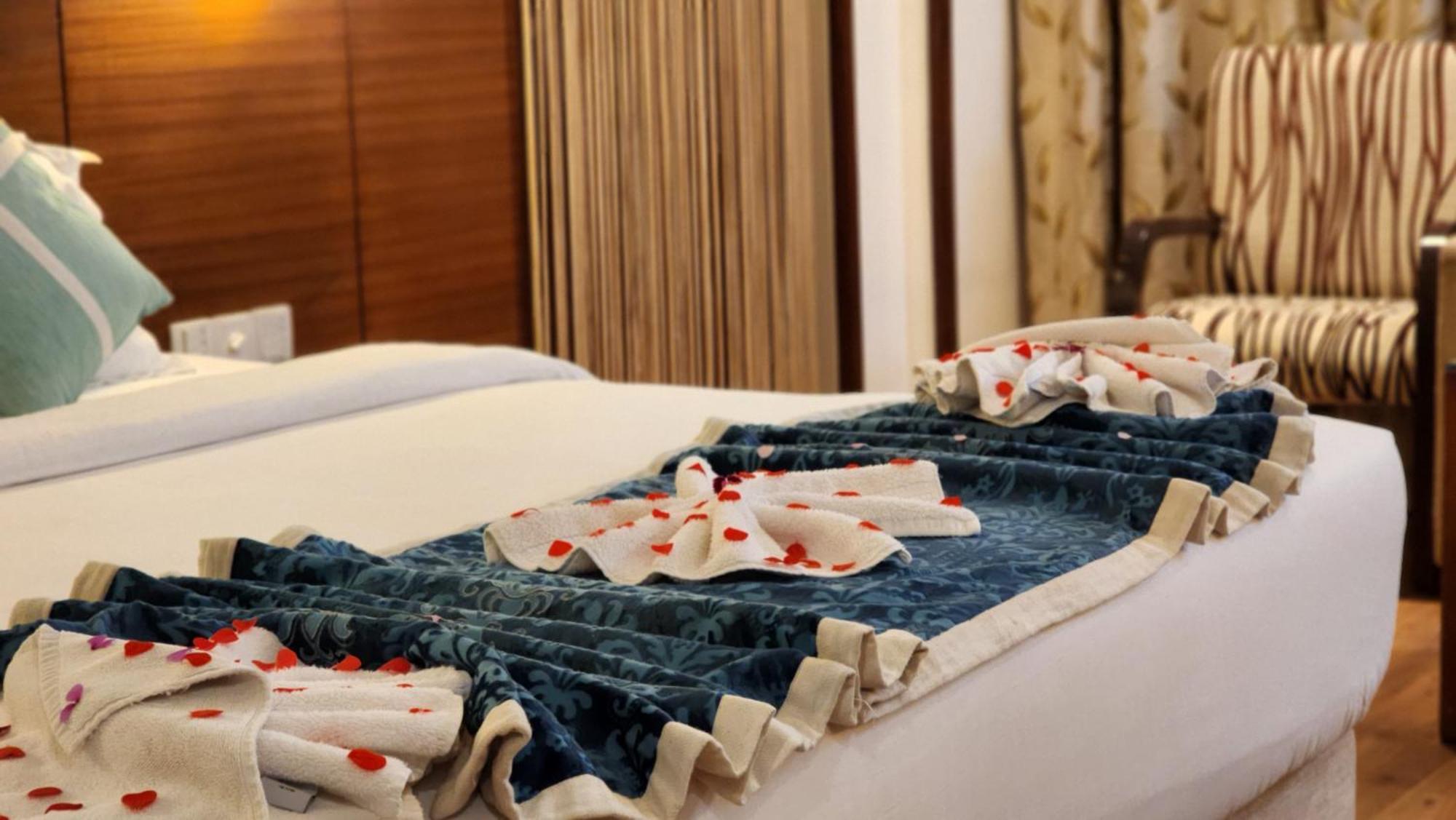 Hotel Royal Ark - Касаули Екстериор снимка