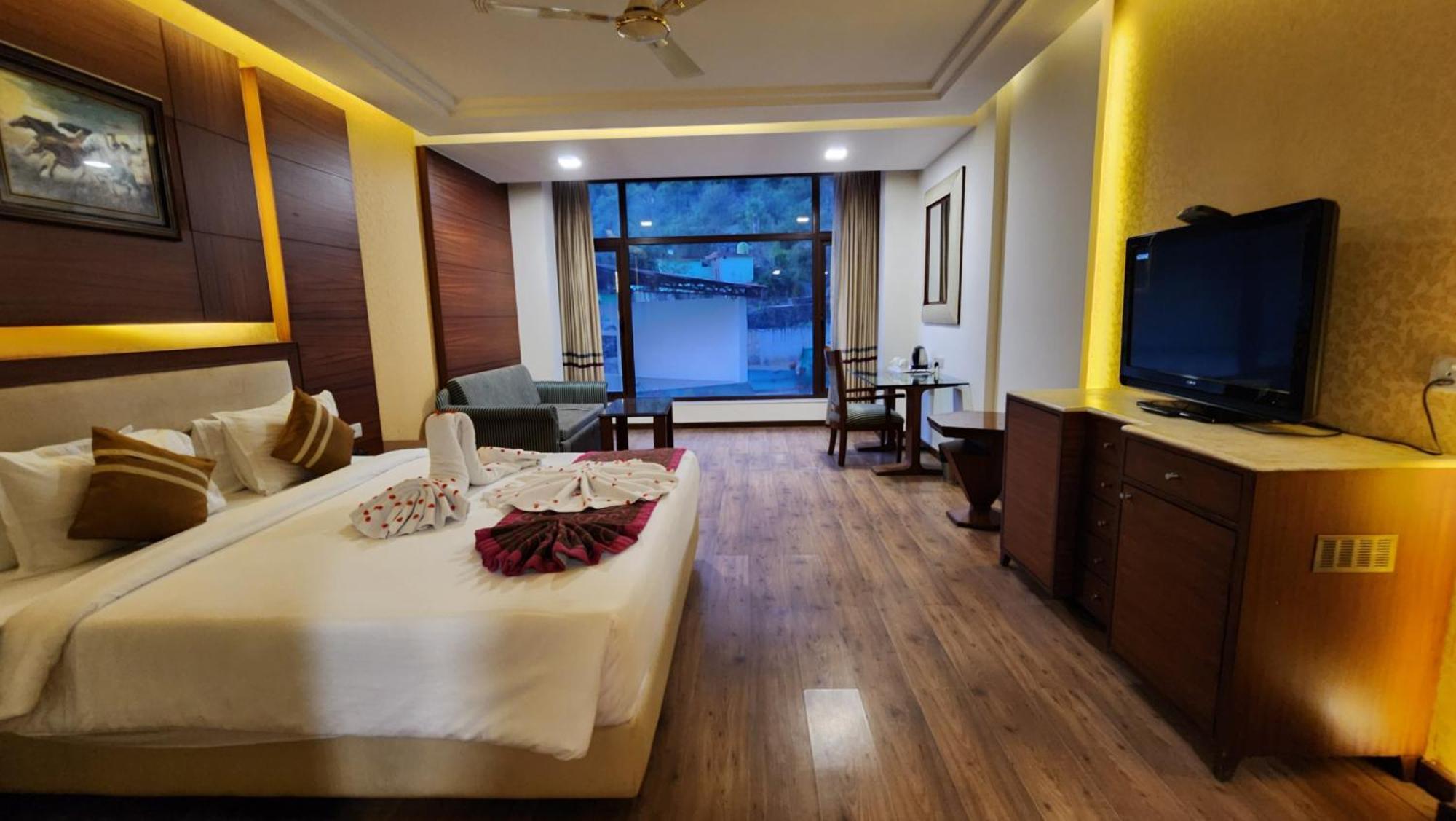 Hotel Royal Ark - Касаули Екстериор снимка