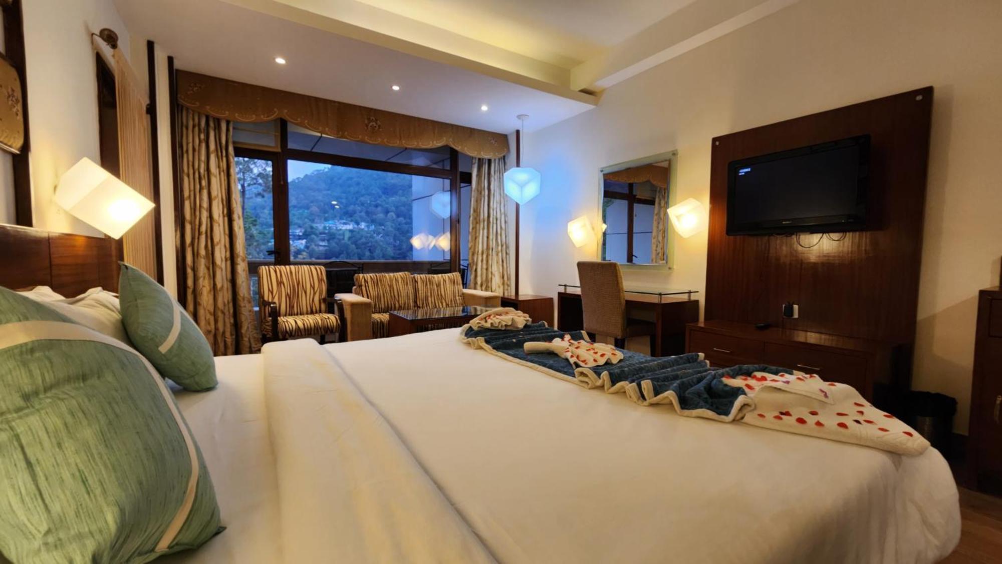 Hotel Royal Ark - Касаули Екстериор снимка