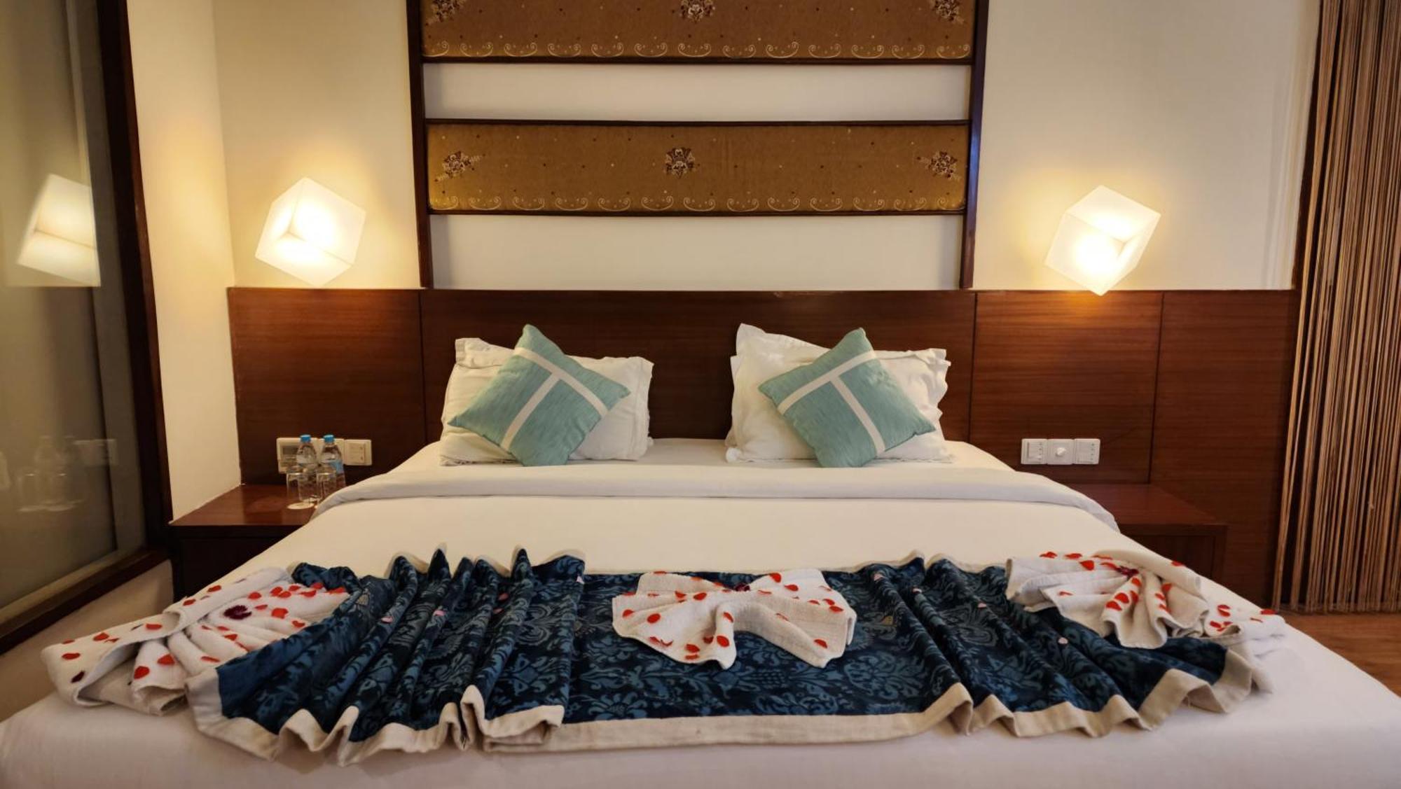 Hotel Royal Ark - Касаули Екстериор снимка