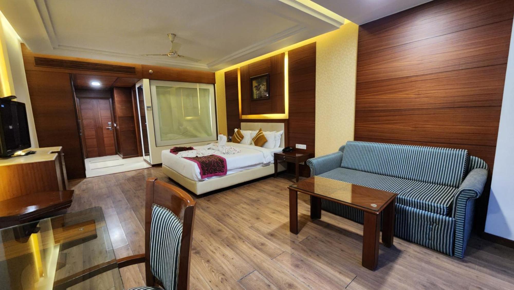 Hotel Royal Ark - Касаули Екстериор снимка