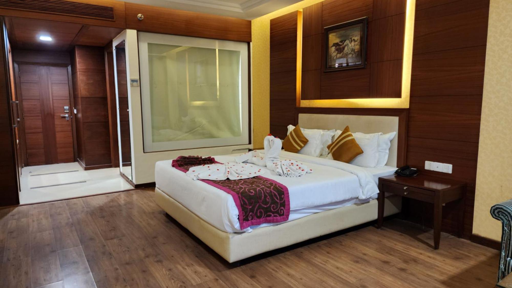 Hotel Royal Ark - Касаули Екстериор снимка