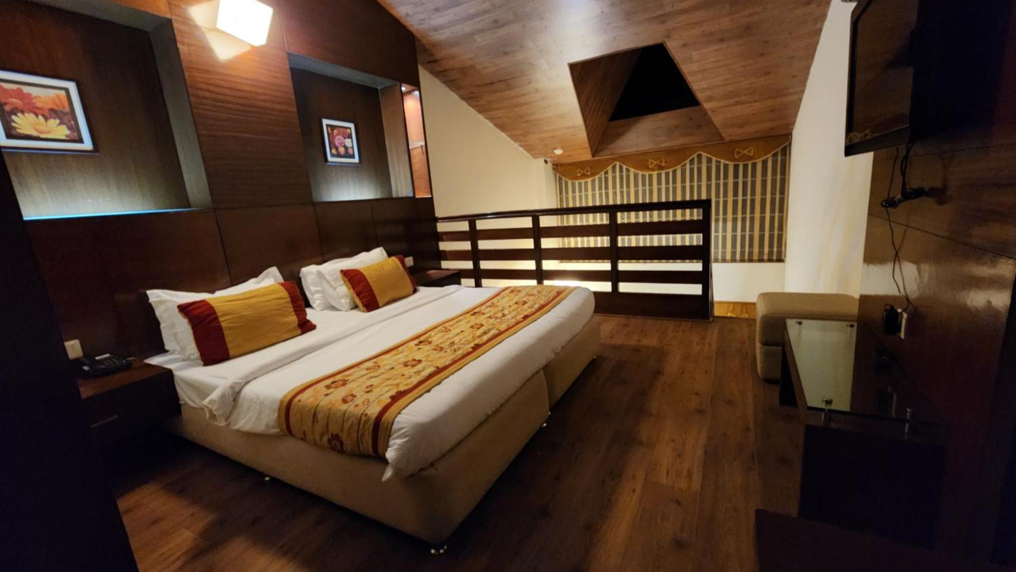 Hotel Royal Ark - Касаули Екстериор снимка