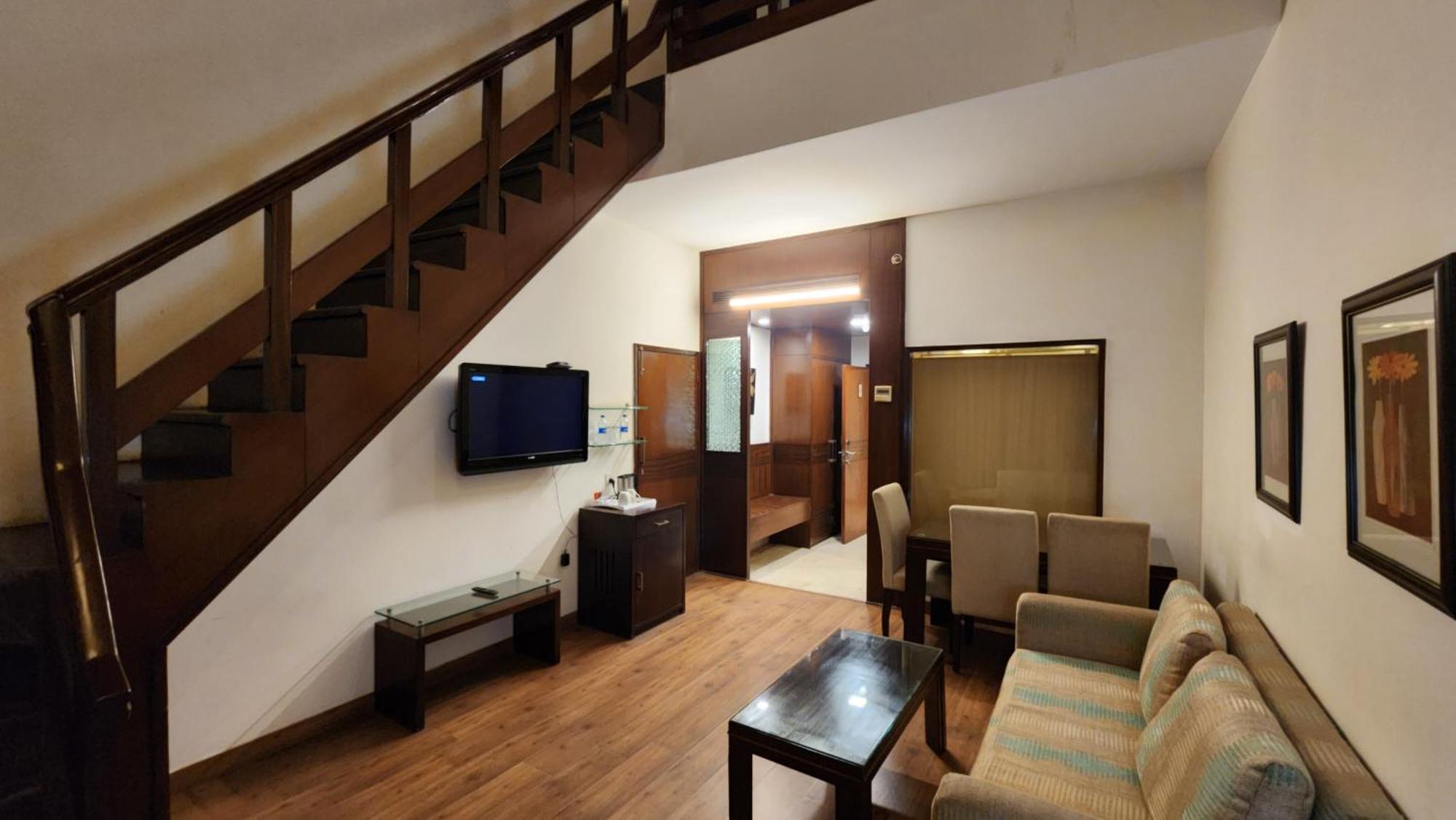 Hotel Royal Ark - Касаули Екстериор снимка