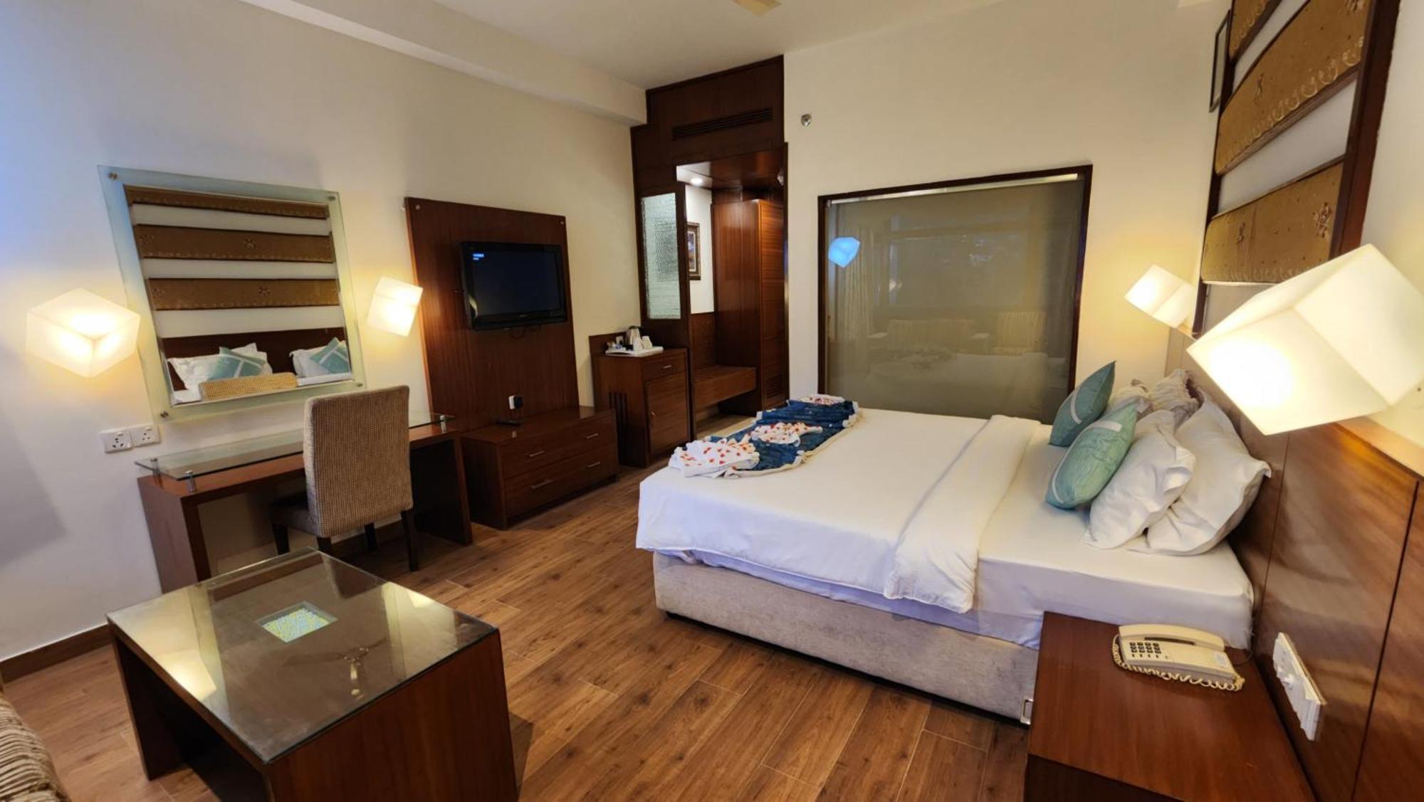 Hotel Royal Ark - Касаули Екстериор снимка