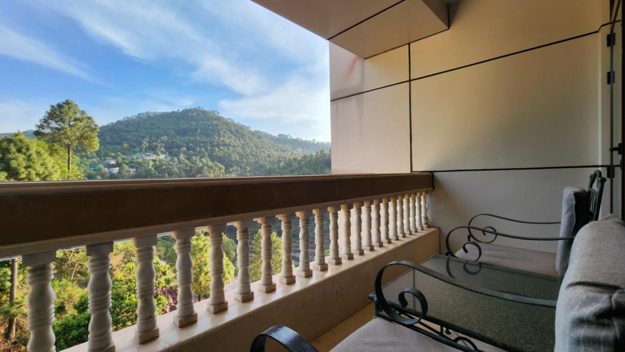 Hotel Royal Ark - Касаули Екстериор снимка