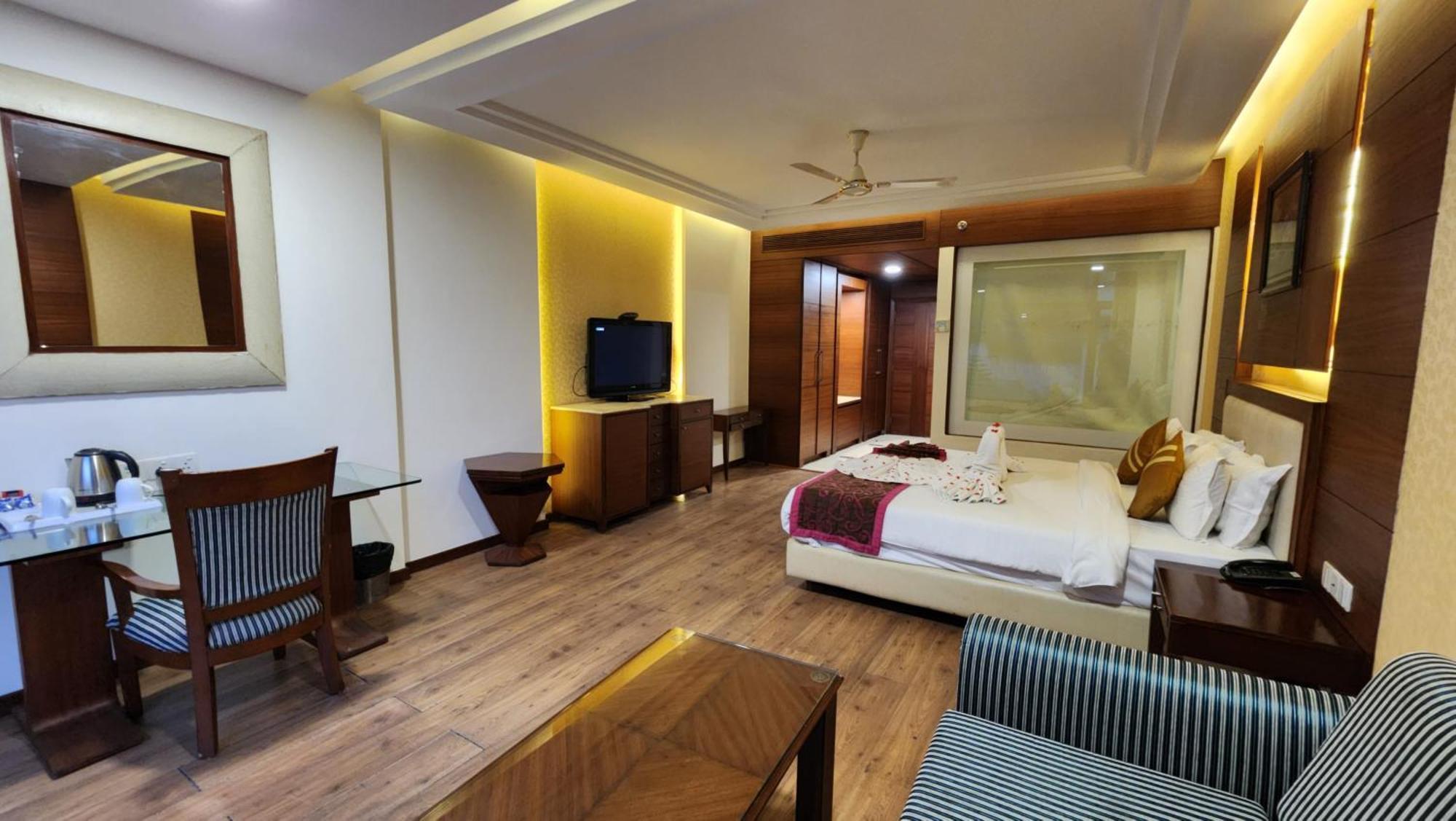 Hotel Royal Ark - Касаули Екстериор снимка