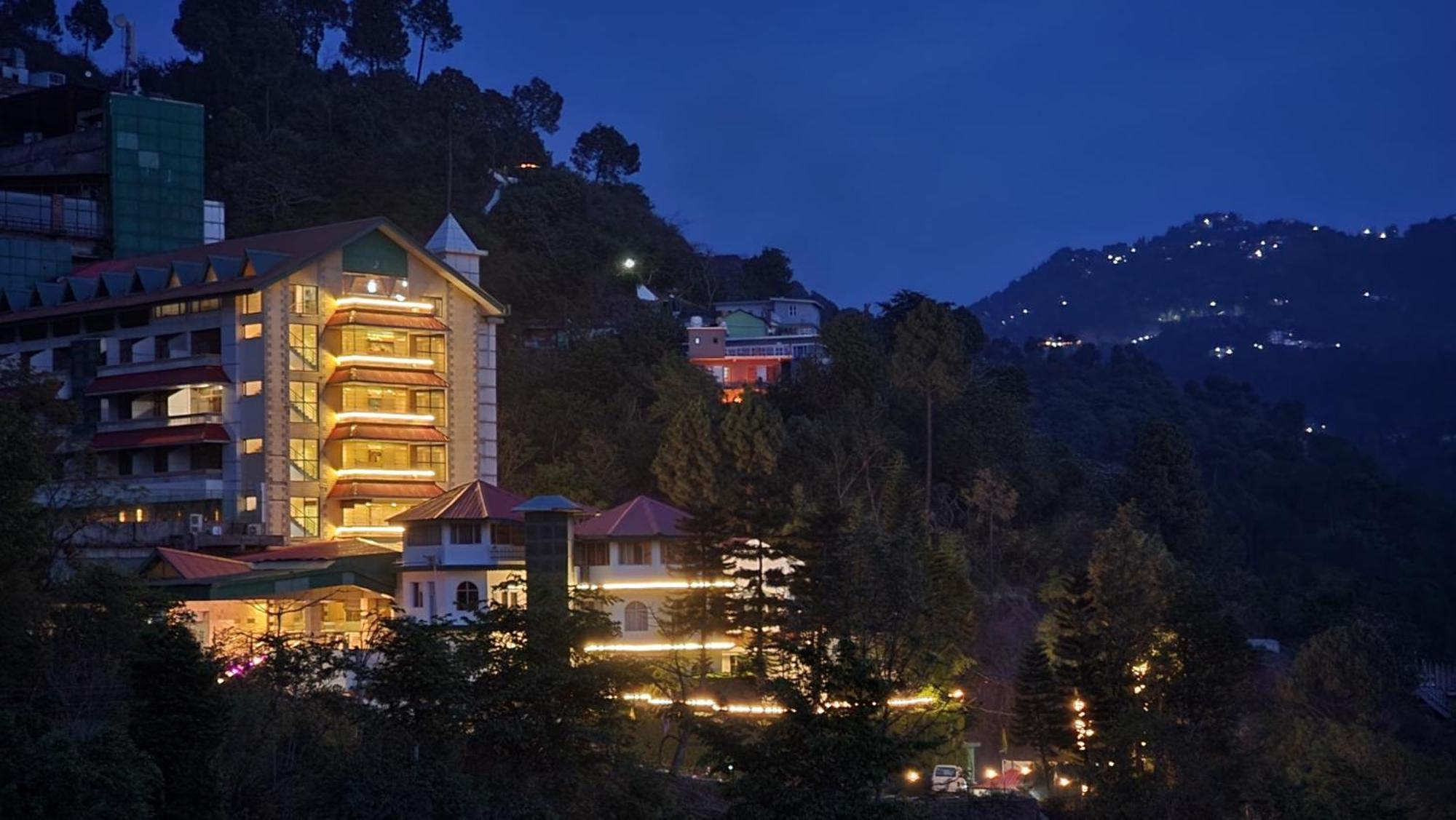 Hotel Royal Ark - Касаули Екстериор снимка