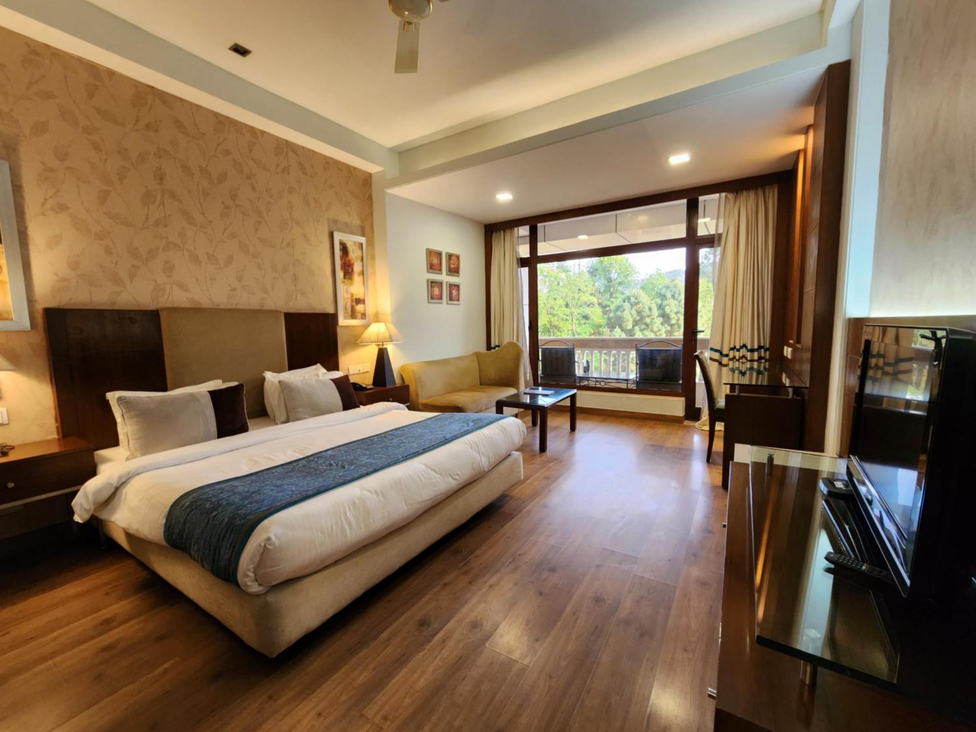 Hotel Royal Ark - Касаули Екстериор снимка