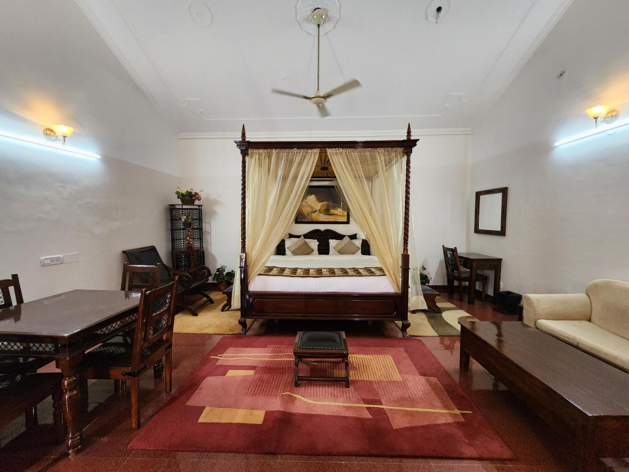 Hotel Royal Ark - Касаули Екстериор снимка