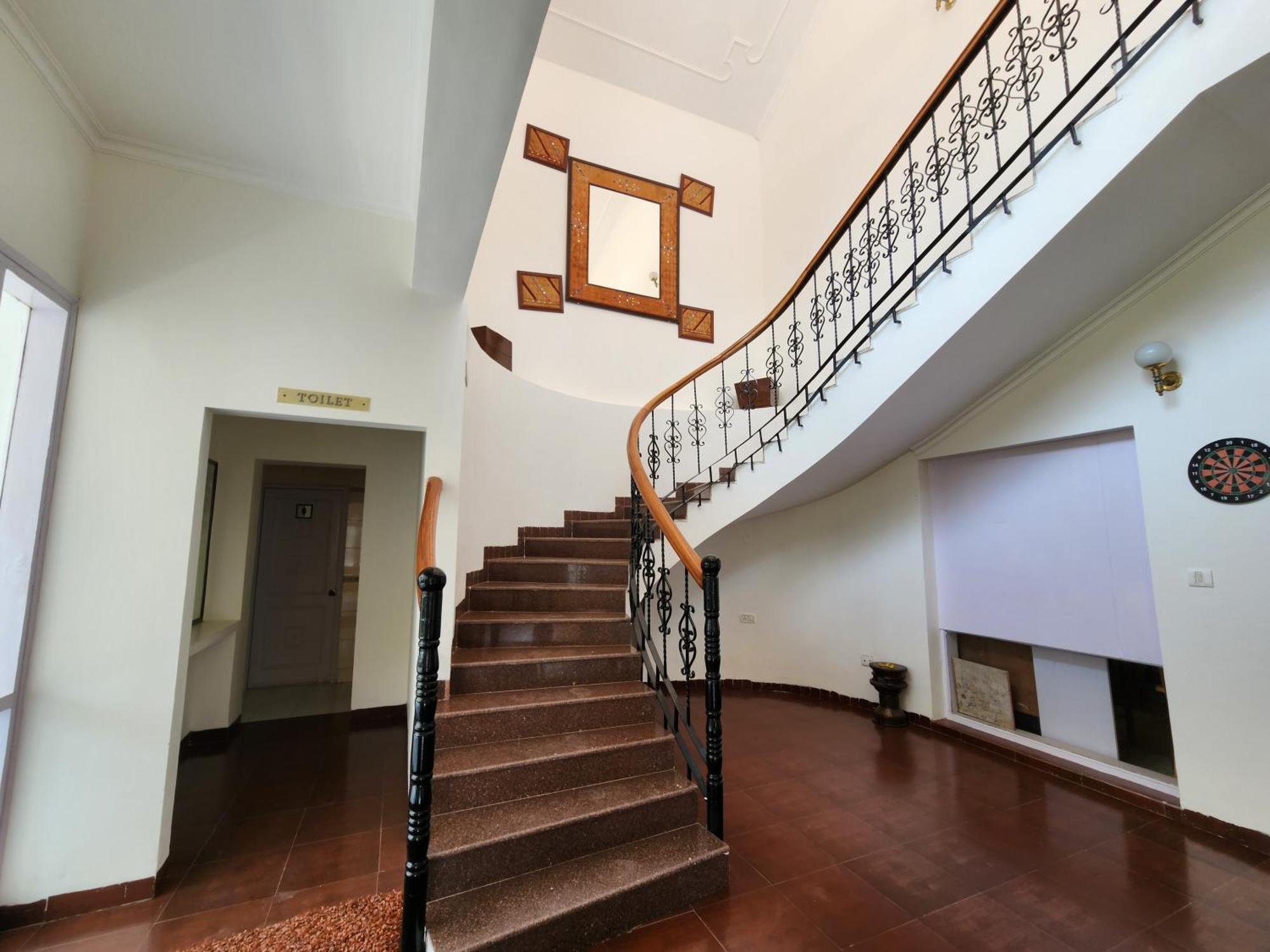 Hotel Royal Ark - Касаули Екстериор снимка