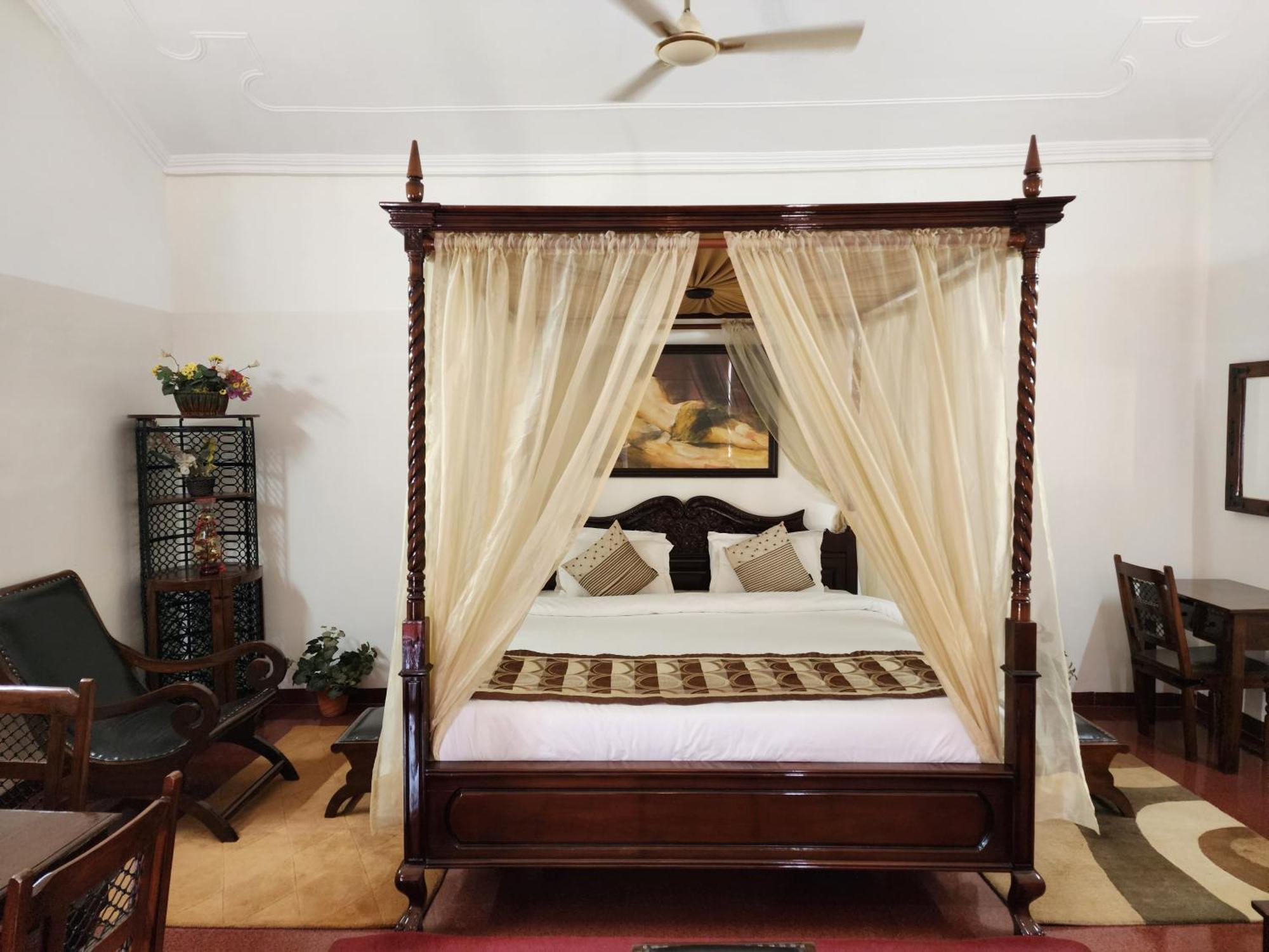 Hotel Royal Ark - Касаули Екстериор снимка