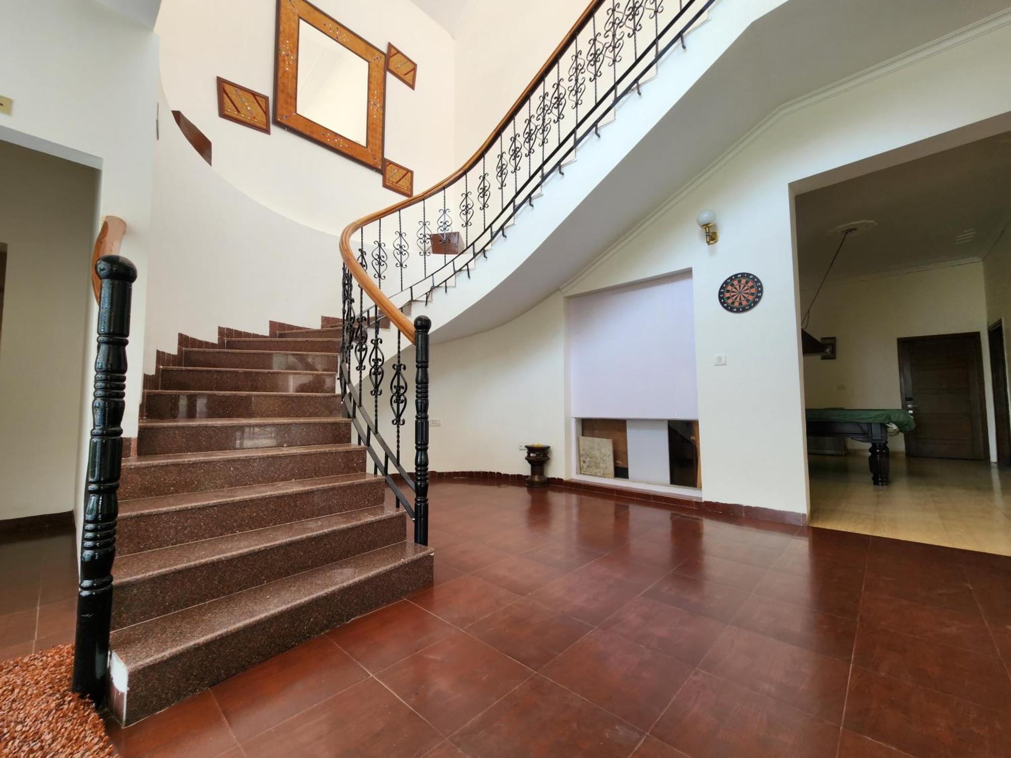 Hotel Royal Ark - Касаули Екстериор снимка