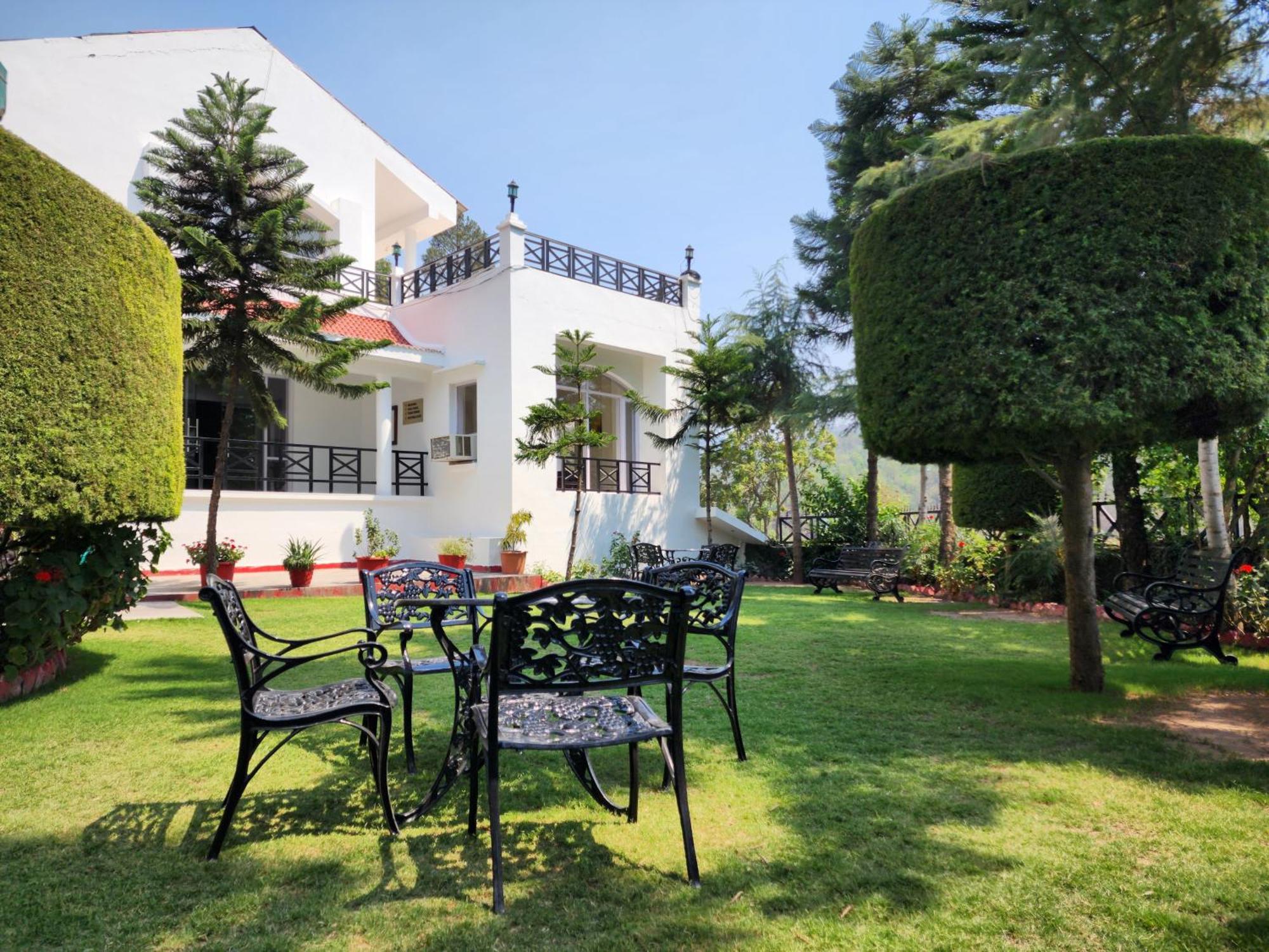 Hotel Royal Ark - Касаули Екстериор снимка